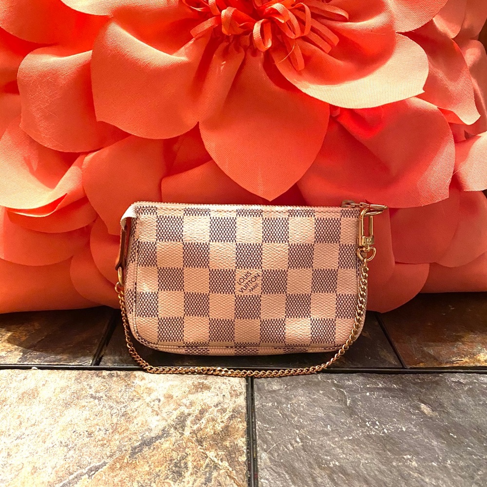 Louis Vuitton mini pochette
